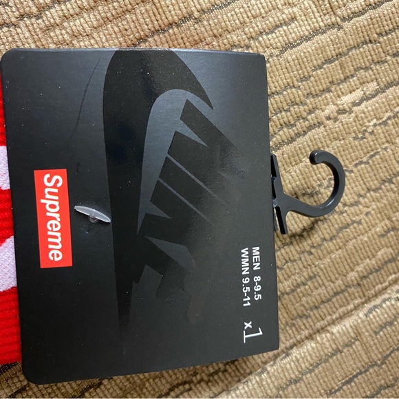 Supreme x Nike Lightweight Crew Socks Men's brand new with tags - Picture 9 of 11